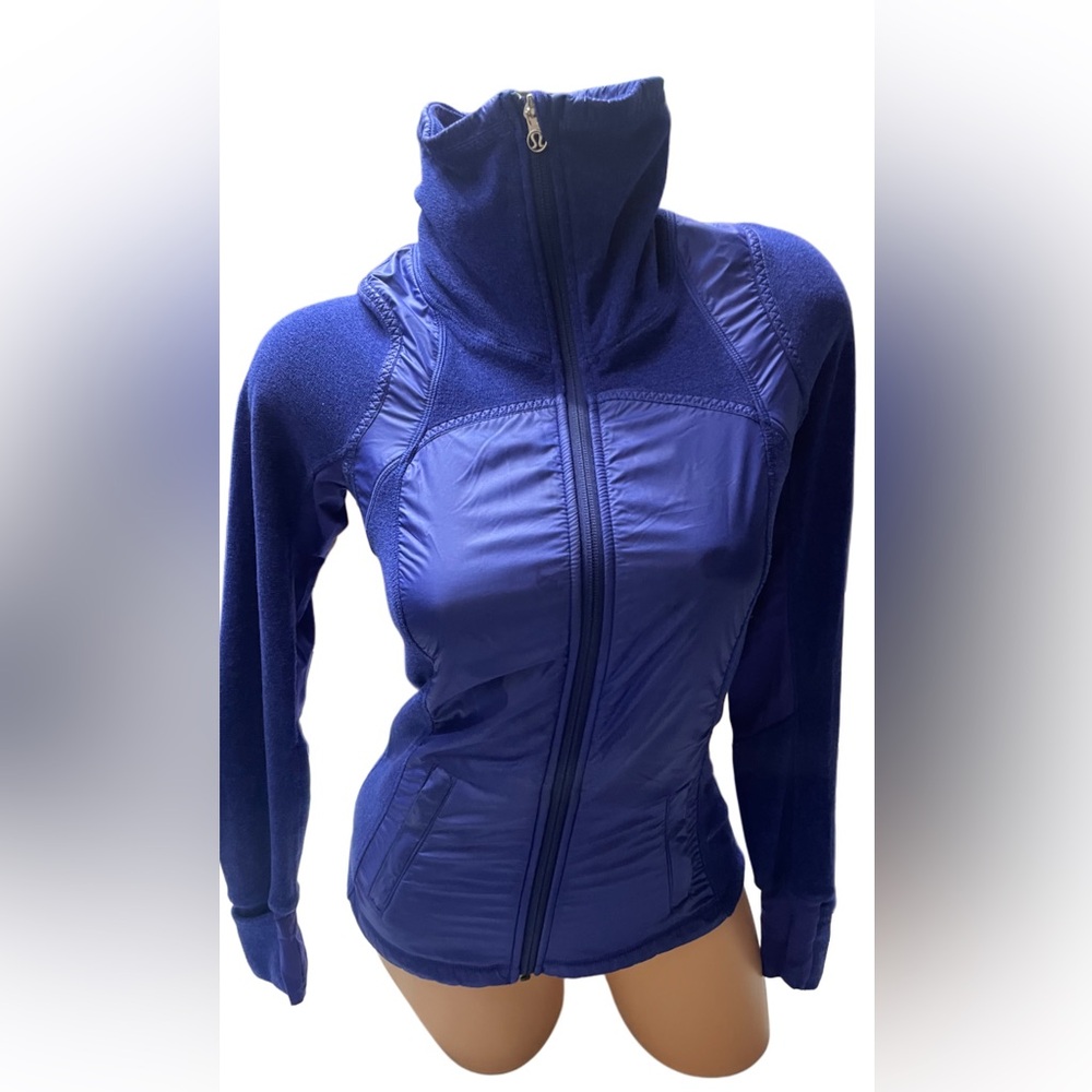 Lululemon Athletica Blue Ski Jacket with High Collar and Water-Resistant Fabric